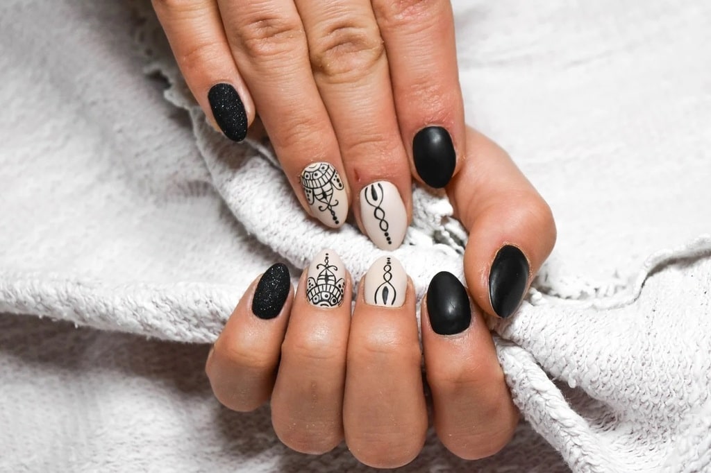Tendances nail art : des motifs et couleurs à essayer